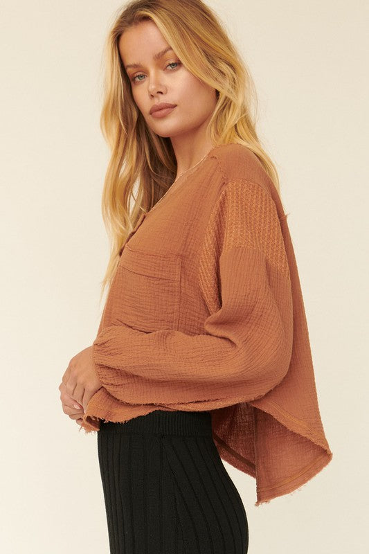 Crinkle Cotton Cropped Raw-Edge Pocket Henley Top